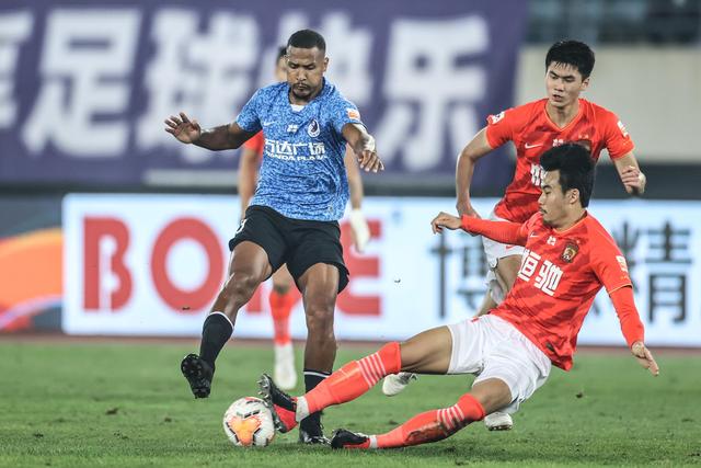 波尔津吉斯谈与东契奇的搭档经历：我本可以做得更好