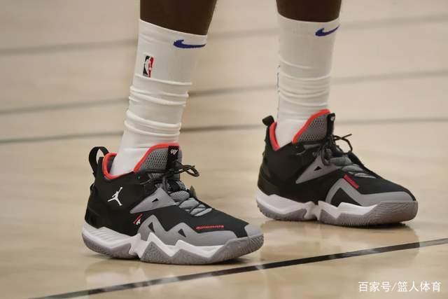 猛龙续约伦纳德2年1.15亿：豪赌与风险并存